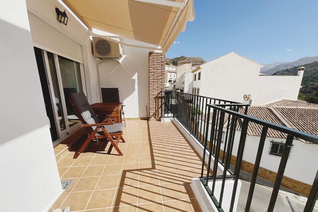 Balcon Hacia La Montana Daire Guejar Sierra Dış mekan fotoğraf